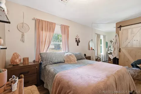 Bedroom - 209 E Austin St, Broken Arrow, OK 74011 photo 1 of 4