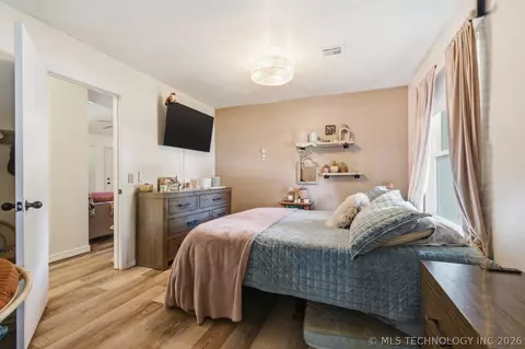 Bedroom - 209 E Austin St, Broken Arrow, OK 74011 photo 2 of 4