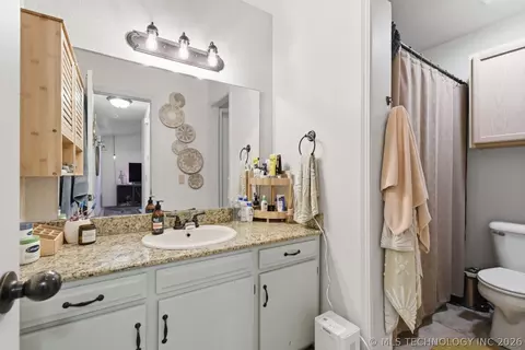 Bath - 209 E Austin St, Broken Arrow, OK 74011 photo 1 of 1