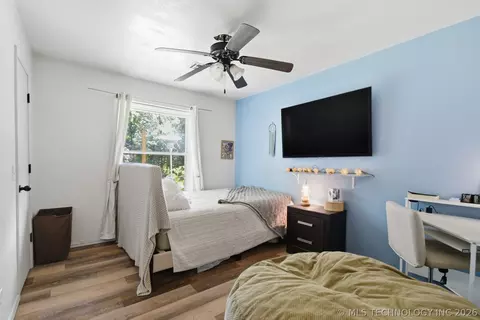 Bedroom - 209 E Austin St, Broken Arrow, OK 74011 photo 3 of 4