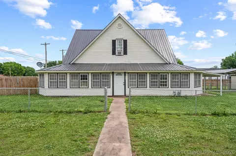 321 S 4th St, Barnsdall, OK 74002