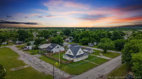 321 S 4th St, Barnsdall, OK 74002