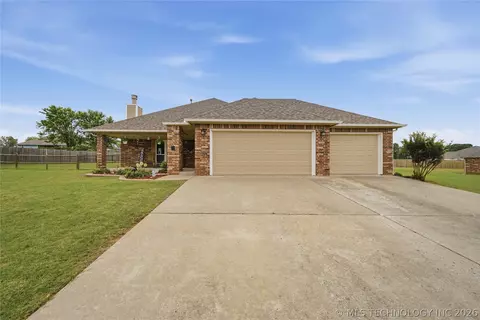14205 S 220th Ave E, Coweta, OK 74429