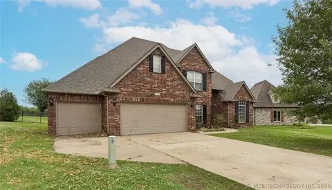 8240 Overlook Trl, Claremore, OK 74019