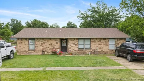 1202 N I St, Hugo, OK 74743