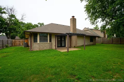 12122 E 37th Pl, Tulsa, OK 74146 photo 2