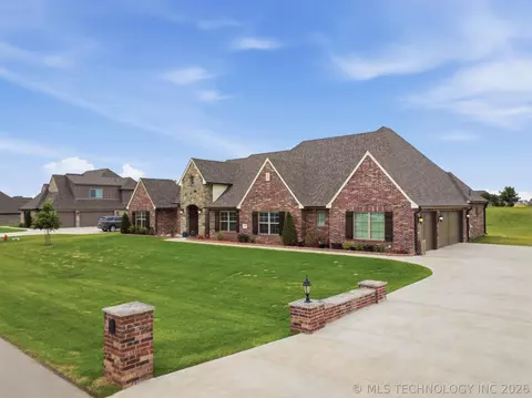 8307 E 107th St N, Owasso, OK 74055