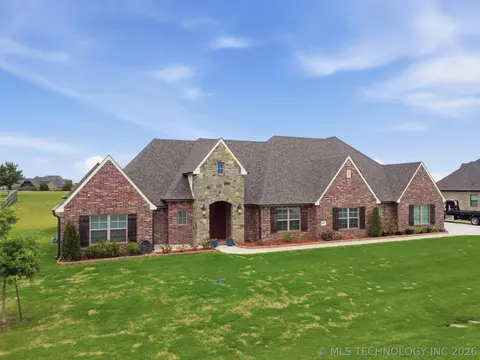 8307 E 107th St N, Owasso, OK 74055