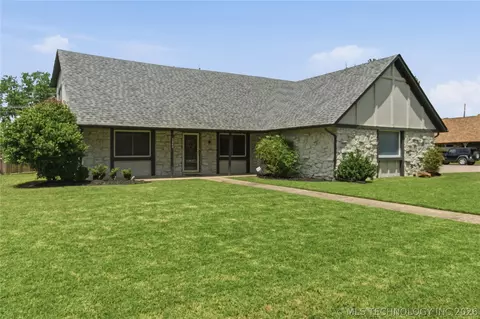 1900 W Indianola St, Broken Arrow, OK 74012