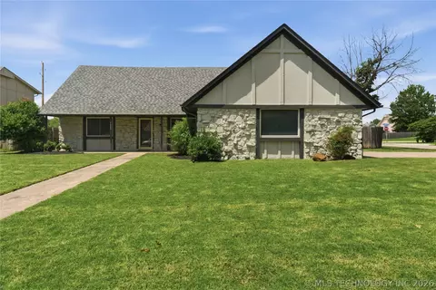 1900 W Indianola St, Broken Arrow, OK 74012