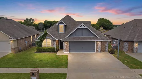 10716 Masters Cir, Jenks, OK 74037