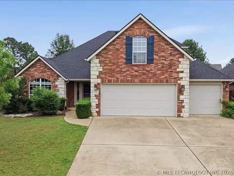 11809 S Vine St, Jenks, OK 74037