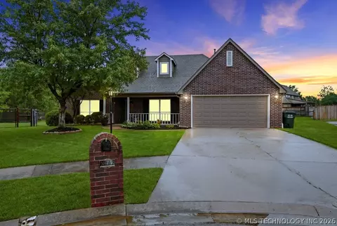 8702 N 140th Ter, Owasso, OK 74055