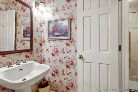 Bath - 3803 E 64th Pl, Tulsa, OK 74136 photo 4 of 4