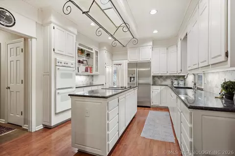 Kitchen - 3803 E 64th Pl, Tulsa, OK 74136 photo 3 of 4