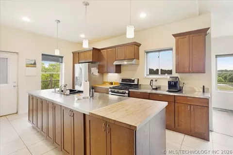 Kitchen - 748 Bloomfield Rd, Hendrix, OK 74741 photo 2 of 4