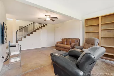 Living - 748 Bloomfield Rd, Hendrix, OK 74741 photo 2 of 2