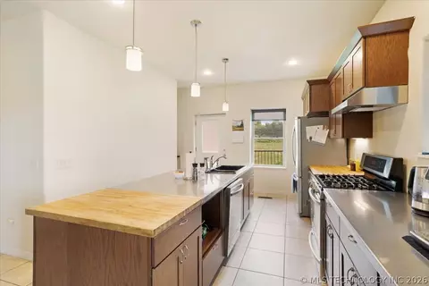 Kitchen - 748 Bloomfield Rd, Hendrix, OK 74741 photo 1 of 4