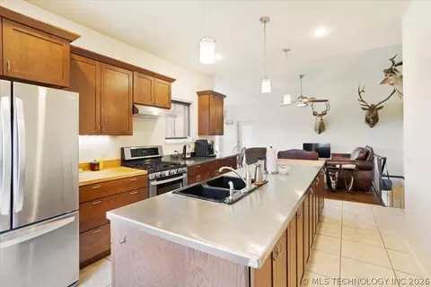 Kitchen - 748 Bloomfield Rd, Hendrix, OK 74741 photo 4 of 4