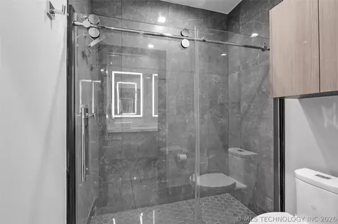 Bath - 617 E 3rd Street 617, Tulsa, OK 74120 photo 5 of 6