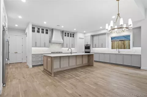 Kitchen - 1424 E 37th St, Tulsa, OK 74106 photo 2 of 3