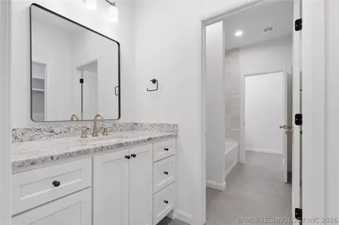 Bath - 1424 E 37th St, Tulsa, OK 74106 photo 6 of 8