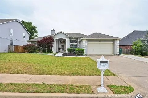 610 W 37th Pl, Sand Springs, OK 74063
