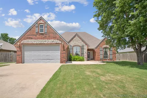 8037 Vintage Trace Dr, Claremore, OK 74019