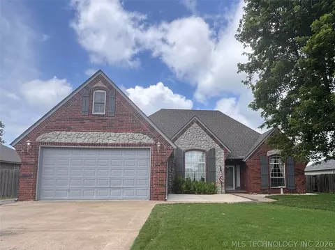 8037 Vintage Trace Dr, Claremore, OK 74019