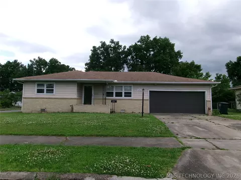 2425 Hilltop Ave, Muskogee, OK 74403