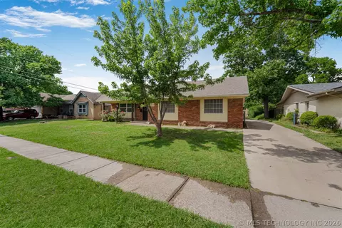 8621 E 38th Pl, Tulsa, OK 74145 photo 3