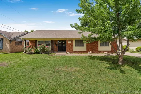 8621 E 38th Pl, Tulsa, OK 74145
