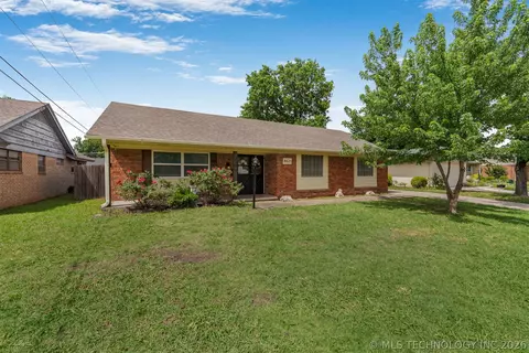 8621 E 38th Pl, Tulsa, OK 74145 photo 2