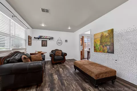 8621 E 38th Pl, Tulsa, OK 74145 photo 6