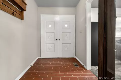 8621 E 38th Pl, Tulsa, OK 74145 photo 5