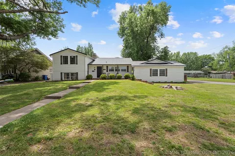 2102 Yale Ave, Miami, OK 74354