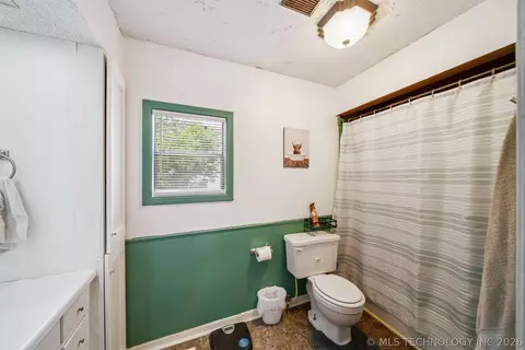 Bath - 404 E Maple St, Drumright, OK 74030 photo 1 of 3