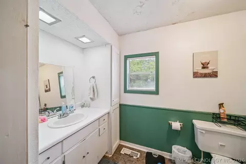 Bath - 404 E Maple St, Drumright, OK 74030 photo 3 of 3