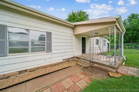 Exterior - 404 E Maple St, Drumright, OK 74030 photo 2 of 3