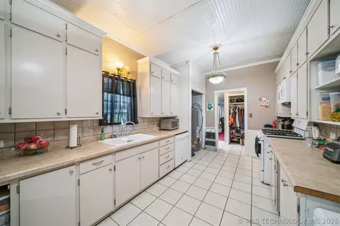 Kitchen - 404 E Maple St, Drumright, OK 74030 photo 1 of 1
