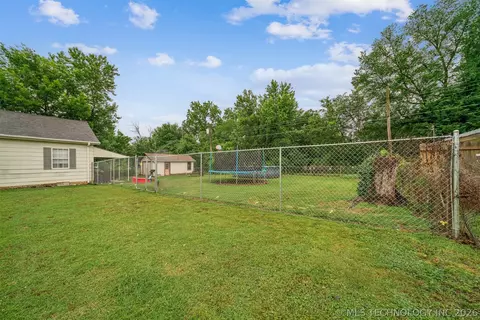 Exterior - 404 E Maple St, Drumright, OK 74030 photo 3 of 3