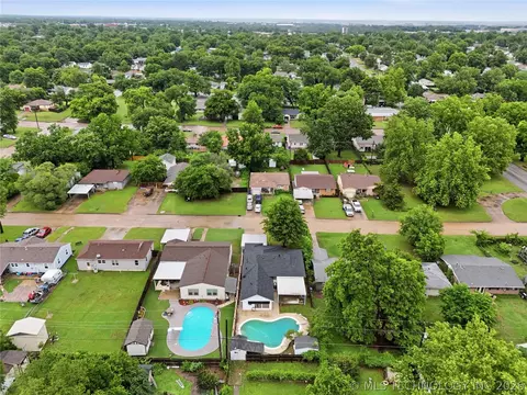 View/Area - 7128 E 8th St, Tulsa, OK 74112 photo 1 of 2