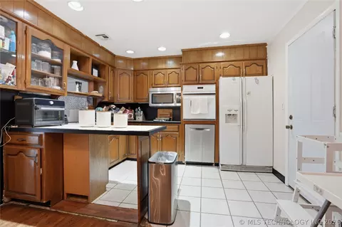 Kitchen - 7128 E 8th St, Tulsa, OK 74112 photo 1 of 1