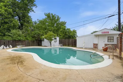 Exterior - 7128 E 8th St, Tulsa, OK 74112 photo 5 of 6