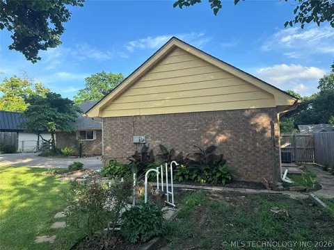 Exterior - 3133 E 79th St S, Tulsa, OK 74136 photo 4 of 5