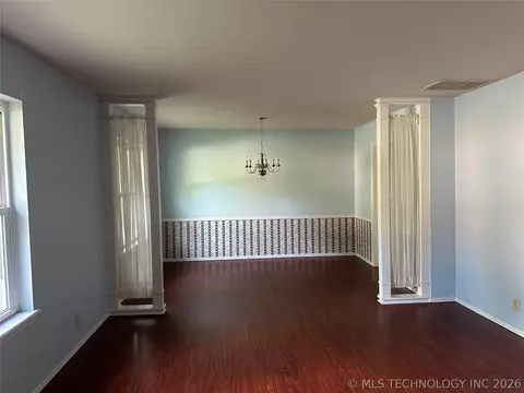 Living - 3133 E 79th St S, Tulsa, OK 74136 photo 2 of 2