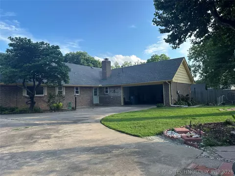 Exterior - 3133 E 79th St S, Tulsa, OK 74136 photo 3 of 5