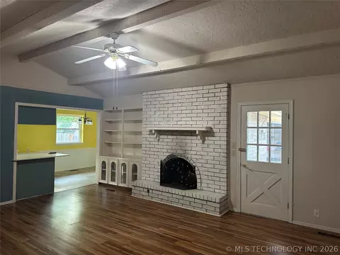 Living - 3133 E 79th St S, Tulsa, OK 74136 photo 1 of 2