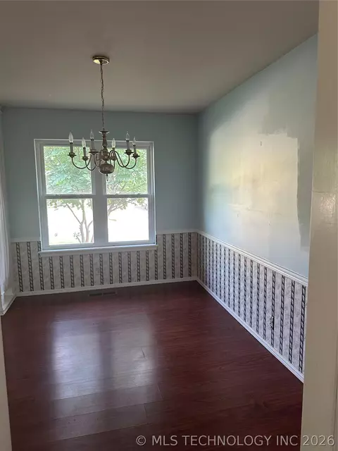 Dining - 3133 E 79th St S, Tulsa, OK 74136 photo 1 of 1