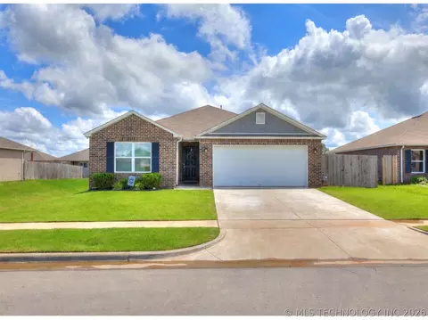 8514 E 162nd St S, Bixby, OK 74008